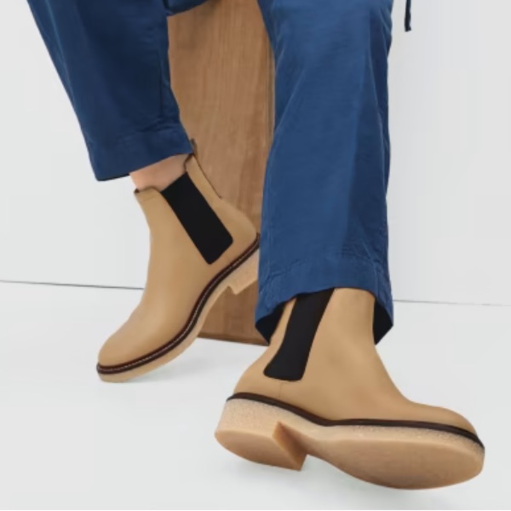 Everlane Italian Leather Chelsea Boot size 9